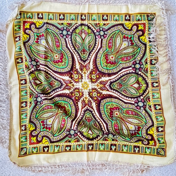 Paisley Print Silky Soft Scarf 100% Pure Wooly Euro Print Silky Fringe 28" x 28" - Picture 2 of 4
